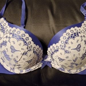 Victoria's Secret Bombshell Plunge